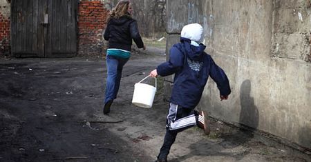 Zabawy dyngusowe, czyli lanie wodą