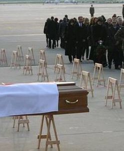 48 tys. zł nagrody dla urzędniczki od afery z trumnami