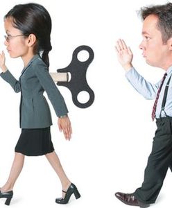 Monotonia, powtarzalność, nuda. Kim stajemy się w pracy?