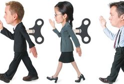 Monotonia, powtarzalność, nuda. Kim stajemy się w pracy?