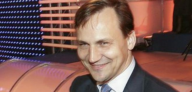 Sikorski chwali się na Twitterze: zwalniamy