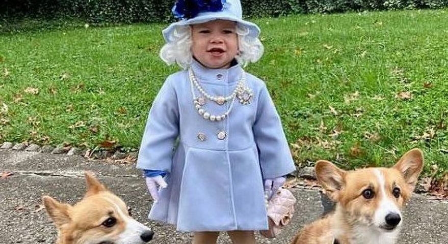 Przebrała 2-latkę za Elżbietę II. Nie spodziewała się, że królowa przyśle jej list