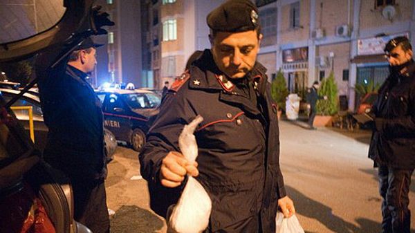 Polscy dilerzy wpadli z narkotykami i fałszywymi banknotami