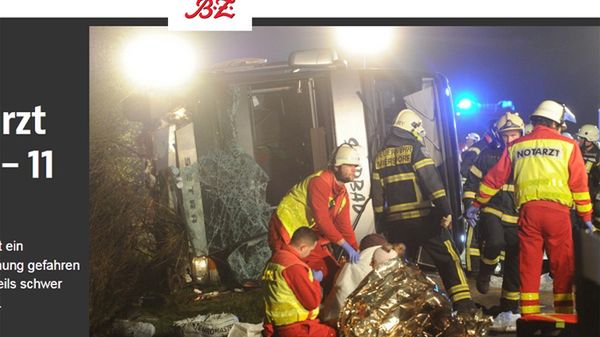 Zdjęcie z miejsca wypadku polskiego autokaru na autostradzie pod Berlinem