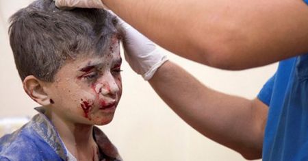 Rosyjskie i syryjskie samoloty wciąż bombardują dzielnice mieszkaniowe Aleppo. Kerry: Rosja przymyka oko na to, że Asad prowadzi wojnę