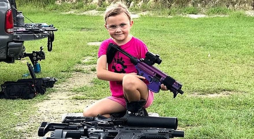 Dziewczynka pasjonuje się bronią palną. "Jest profejonalistką w tej dziedzinie"