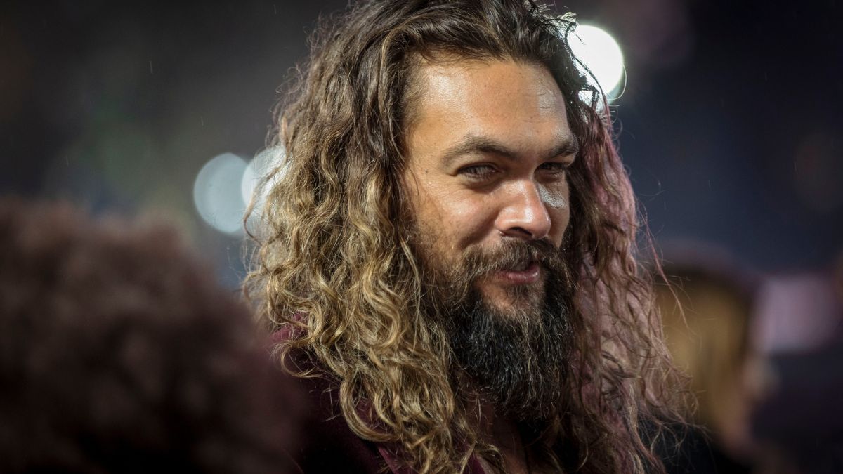 Jason Momoa zachwycił fanów. Wystarczy, że zdjął spodnie i ruszył w tan