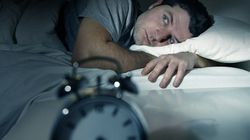 Niezawodny przepis na bezsenność. Większość z nas tak robi