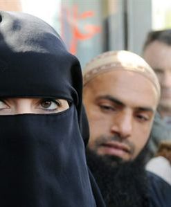 W burce czy bikini, czyli tekstylna wojna religijna w pracy