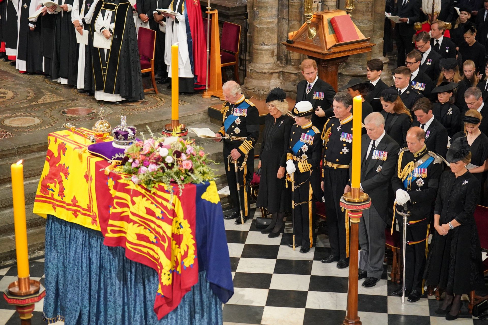 Król Karol, Królowa Camilla, książę Harry, Meghan Markle 
 - Pogrzeb Królowej Elżbiety II