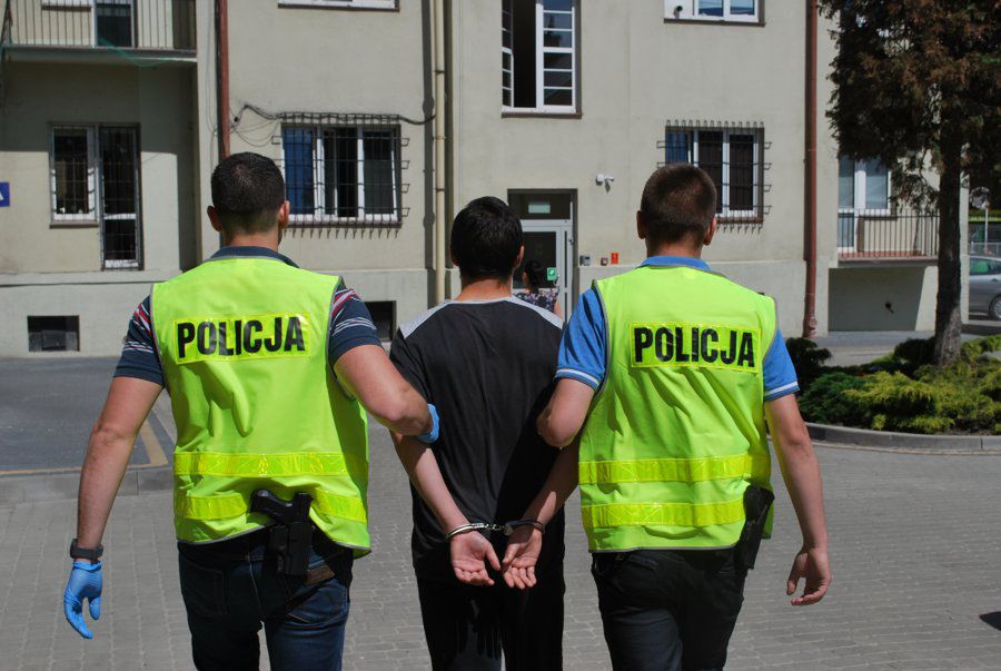 Brutalny gwałt w centrum miasta wstrząsnął mieszkańcami. Policja ma podejrzanego