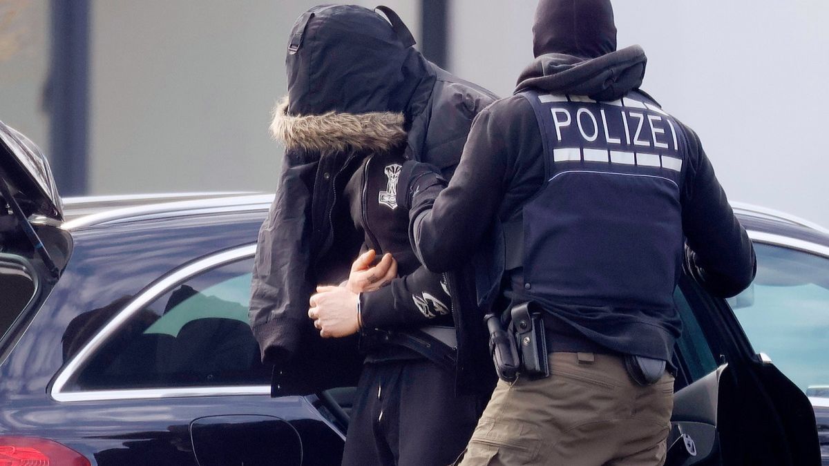 Niemiecka policja rozbiła grupę, która poprzez zamachy chciała wywołać wojnę domową.