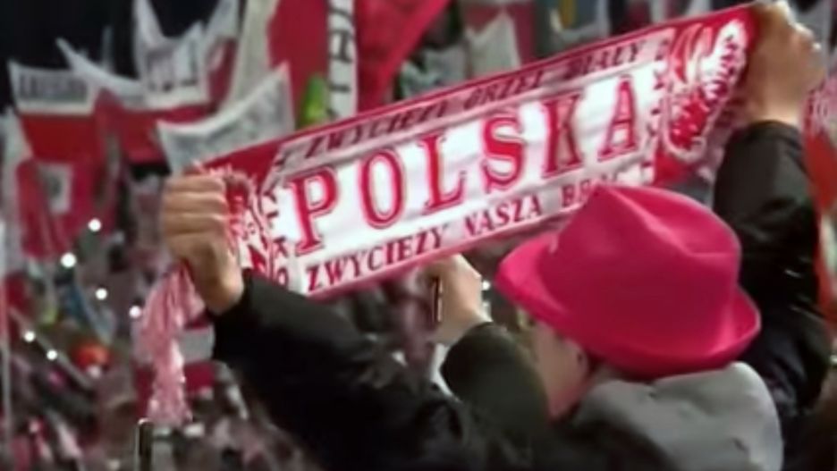 Większość Polaków śpiewając hymn Polski łamie ustawę, nawet o tym nie wiedząc.