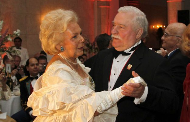 Lech Wałęsa nie poleciał na bal, gdzie był gwiazdą. Nie było zaproszenia, nie ma też nagrody