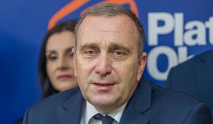 Schetyna nawołuje Polaków do złego? "Naraża ludzi na długi"