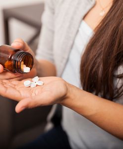 Aspiryna na włosy. Jakie efekty przyniesie jej regularne stosowanie?