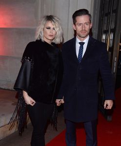 Mroczna Mandaryna z partnerem na czerwonym dywanie. Zmieniła się nie do poznania