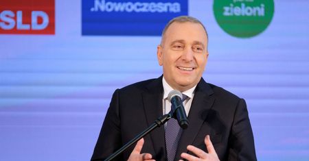 Schetyna w austriackim dzienniku wieszczy wygraną KE. "Pokonaliśmy PiS"