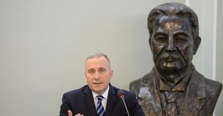 "Rekonstrukcja rządu jest potrzebna". Schetyna wzywa Kaczyńskiego, by usiadł "za kierownicą"