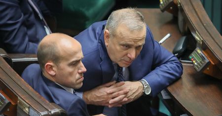Grzegorz Schetyna powinien odejść. Polacy wskazali następcę