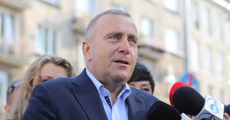 Grzegorz Schetyna o służbie zdrowia. "Najwięcej wie Jarosław Kaczyński, któremu przynoszą kule"