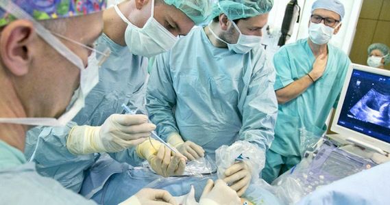 Pionierska operacja w Polsce. Lekarzom udało się zoperować kręgosłup jeszcze nienarodzonego dziecka