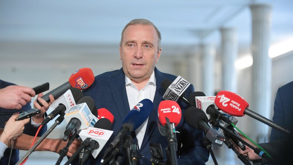 Grzegorz Schetyna ma w piątek ogłosić decyzję dotyczącą zawieszenia bojkotu TVP