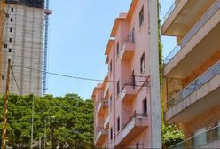 Postawił nietypowy budynek, żeby zrobić na złość bratu. Ściana ma niecały metr grubości