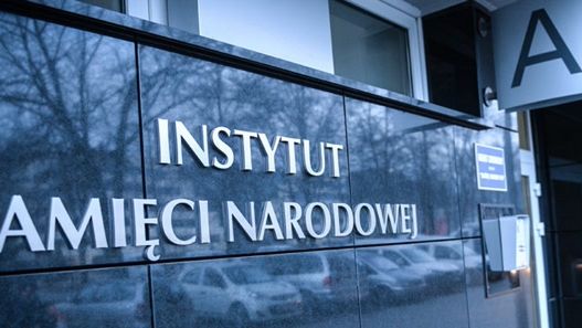 Nie milkną echa przyjęcia kontrowersyjnej ustawy o IPN. I nie zamilkną jeszcze długo