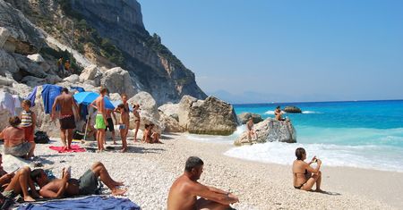 Turyści próbowali wywieźć piasek z plaży. Na lotnisku nie miano dla nich litości