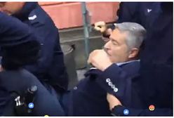 Tak policja traktuje legendę opozycji. Władysław Frasyniuk wyniesiony z demonstracji na Krakowskim Przedmieściu