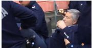 Tak policja traktuje legendę opozycji. Władysław Frasyniuk wyniesiony z demonstracji na Krakowskim Przedmieściu