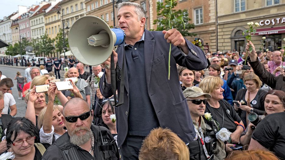 Władysław Frasyniuk wśród ludzi, którzy próbowali zablokować miesięcznicę
