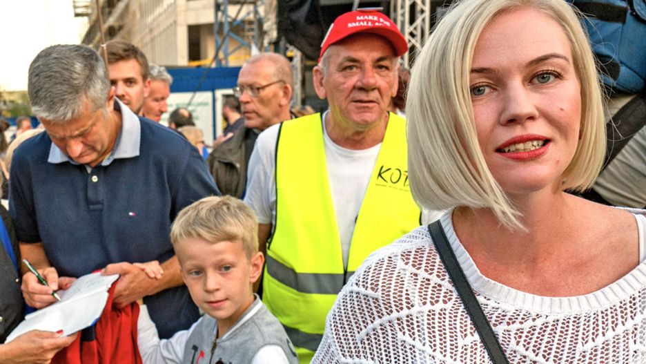 Policja weszła do domu Frasyniuków po szóstej rano