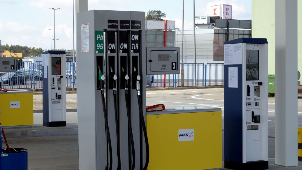 Stacja Benzynowa MZK w dniu otwarcia - dziś zdarzają się dni, że brakuje paliw