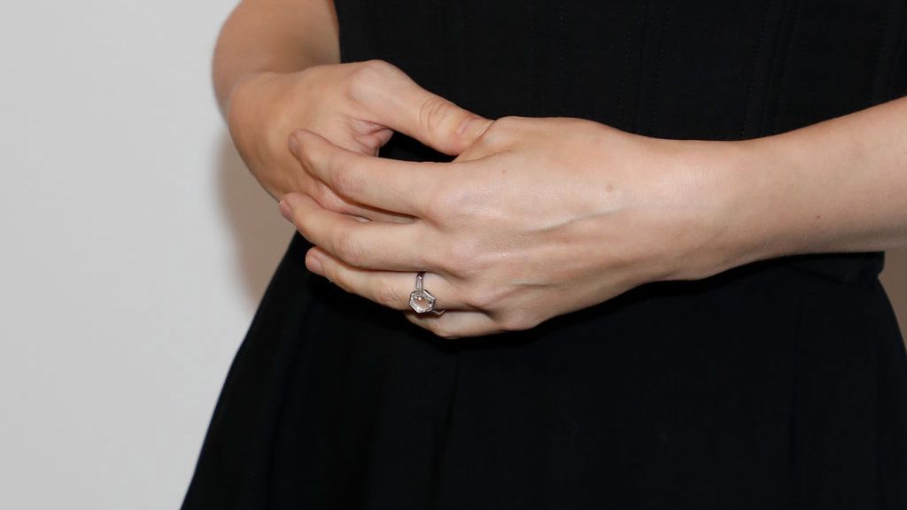 Pierścionek zaręczynowy potrafi zaskoczyć kształtem lub wzorem
