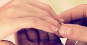 Kto powinien wybierać pierścionek zaręczynowy?