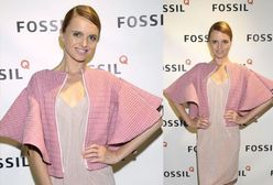 Katarzyna Burzyńska w różowej pelerynie. Udana stylizacja?