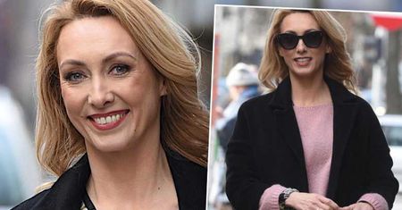 Anna Kalczyńska w seksownej mini i długich kozakach czaruje paparazzi przed studiem TVN! Piękna pani wiosna!