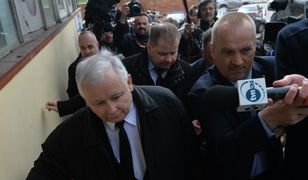 "Wypuścić wolnych obywateli". Protesty i zamieszanie przed siedzibą PiS-u. Policja komentuje