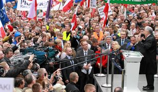 Zwolennicy PiS chcą dać odpór protestom opozycji. Organizują marsz poparcia, ale nie mogą ustalić daty