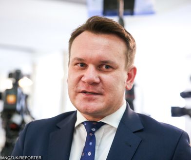 Dominik Tarczyński pouczał Szwedów jak żyć. Został gwiazdą za "zero Muslims in Poland"