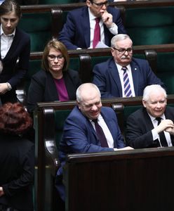 PiS powoli odbudowuje przewagę. Nowy sondaż