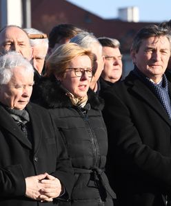 Miesięcznica smoleńska. Jarosław Kaczyński modlił się za zmarłych