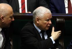 Jarosław Kaczyński wycina z PiS starych druhów. "Gra idzie na ostro"