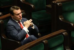 Dominik Tarczyński chciał walczyć z fake newsami. Zarzucają mu, że sam je tworzy