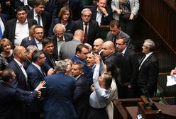 Przepychanki w Sejmie. Tarczyński zaatakował Gajewską? "Wykręcił mi ręce"