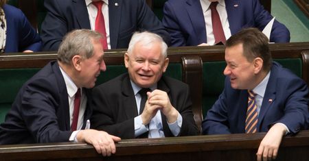 Przyspieszone wybory? PiS zmiażdżyłoby konkurencję. Sondaż daje partii niemal 50 proc.