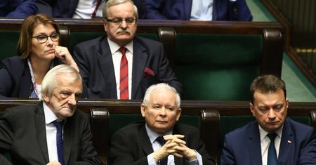 PiS zdaniem Polaków osłabił demokrację w Polsce. Nowy sondaż