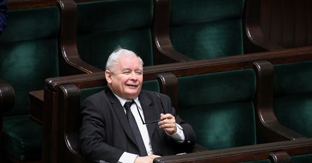 Koronawirus w Polsce i nocna zmiana Kodeksu wyborczego. "Kaczyński kończy z tarczą" (OPINIA)